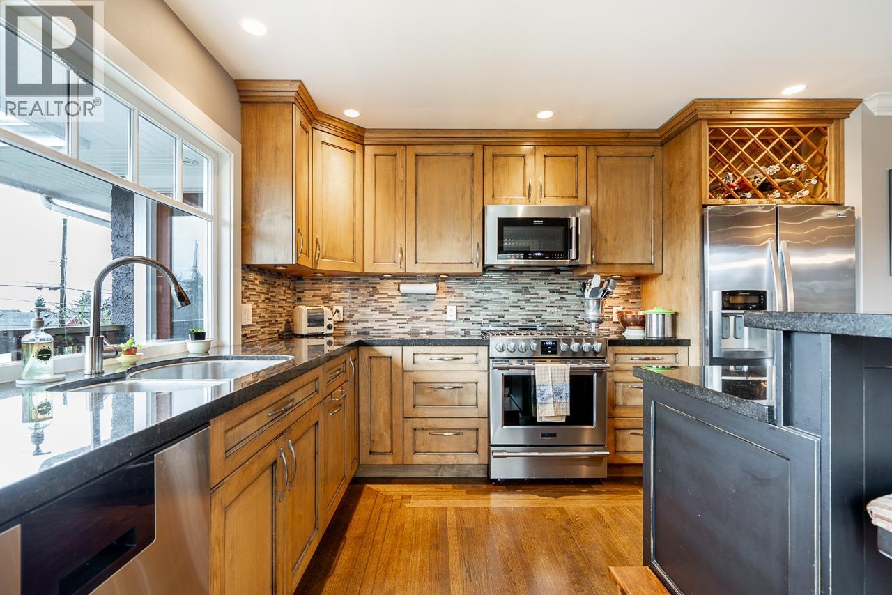 613 E 7TH STREET, North Vancouver