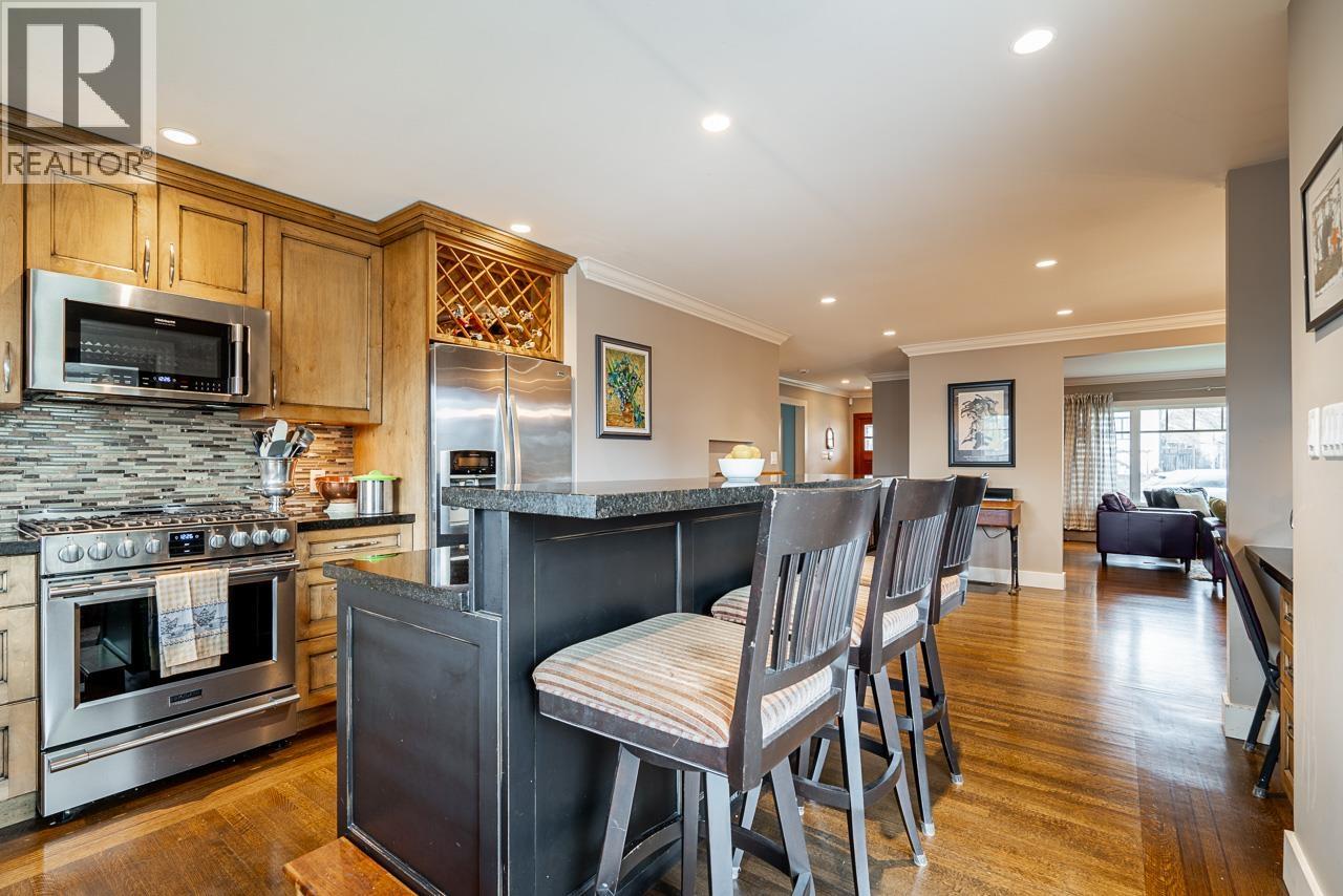 613 E 7TH STREET, North Vancouver