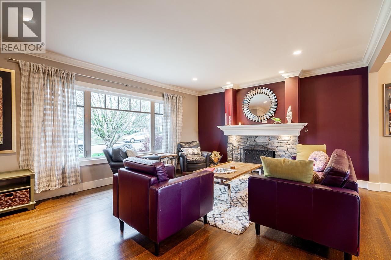 613 E 7TH STREET, North Vancouver