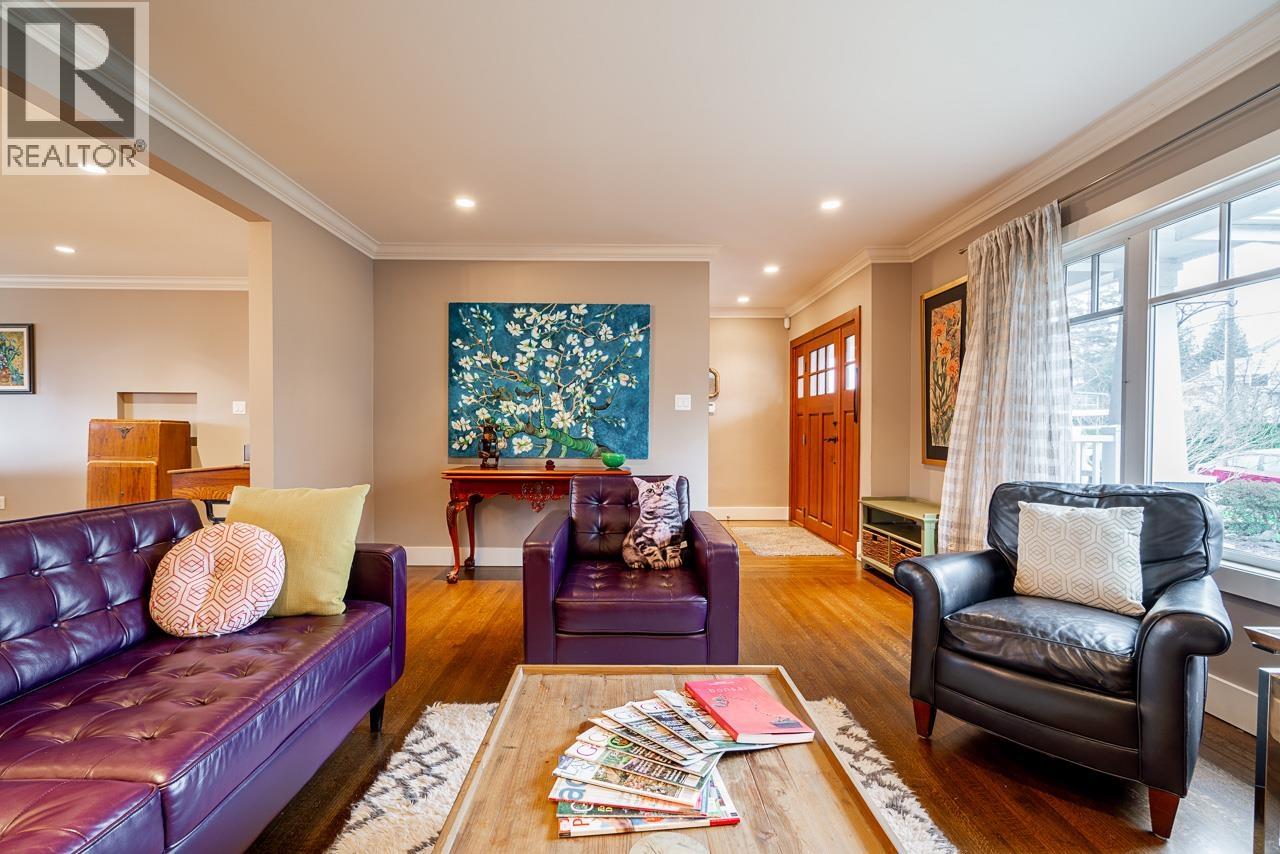 613 E 7TH STREET, North Vancouver