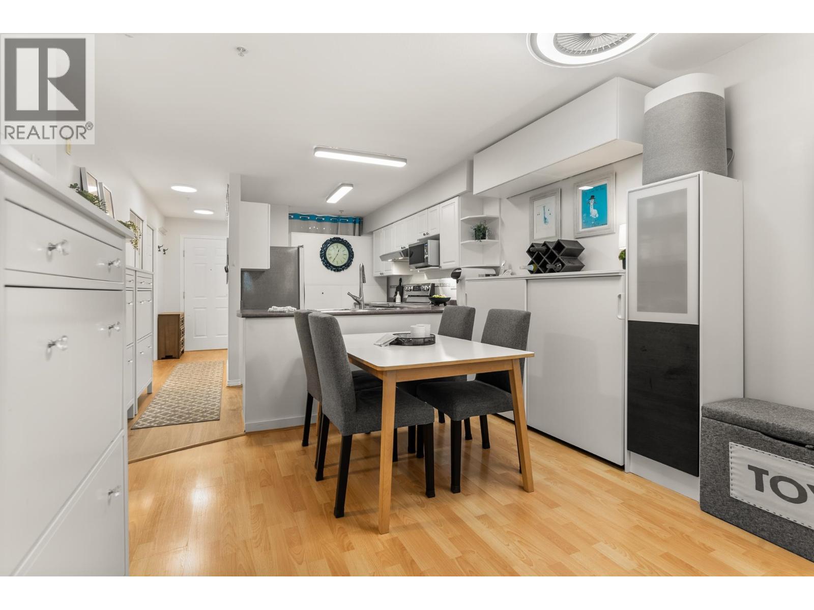 213 1999 SUFFOLK AVENUE, Port Coquitlam