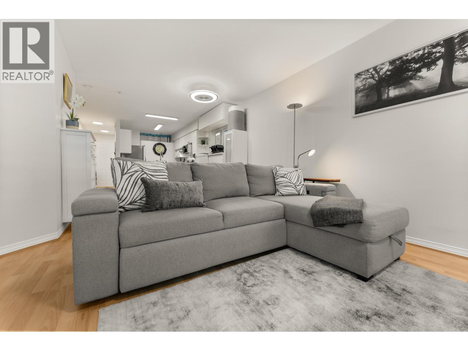 213 1999 SUFFOLK AVENUE, Port Coquitlam