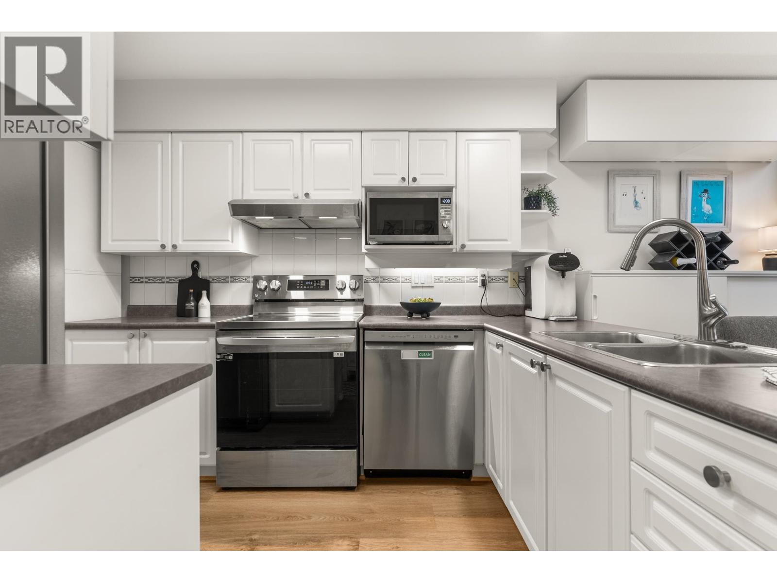 213 1999 SUFFOLK AVENUE, Port Coquitlam