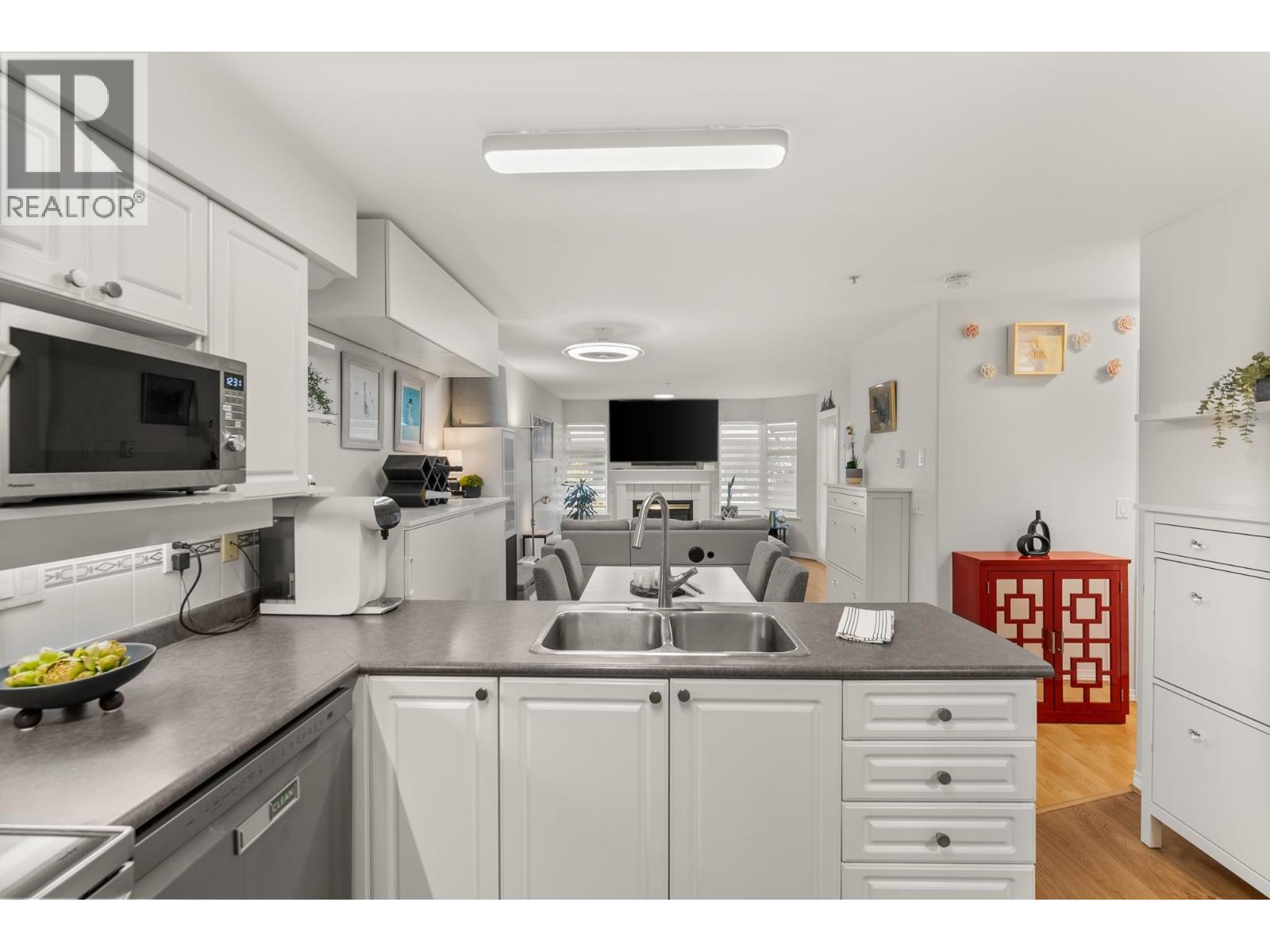 213 1999 SUFFOLK AVENUE, Port Coquitlam