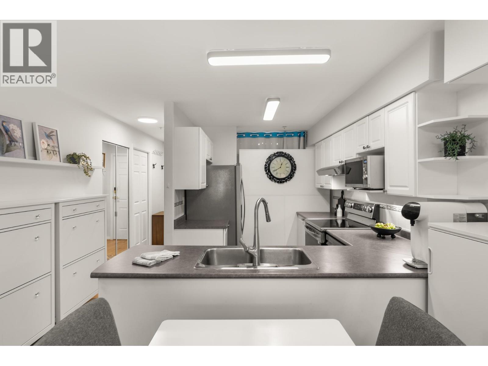 213 1999 SUFFOLK AVENUE, Port Coquitlam