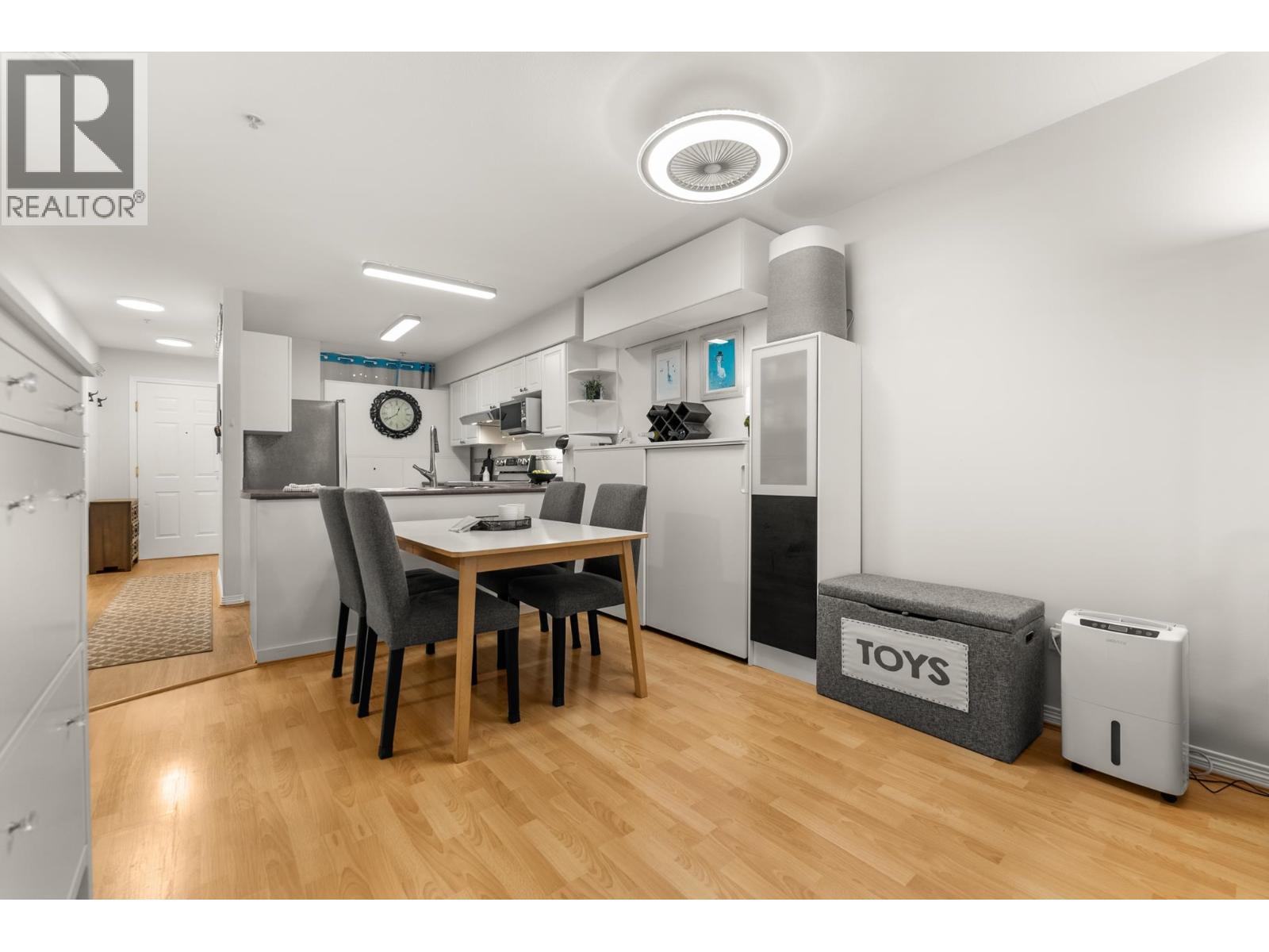 213 1999 SUFFOLK AVENUE, Port Coquitlam