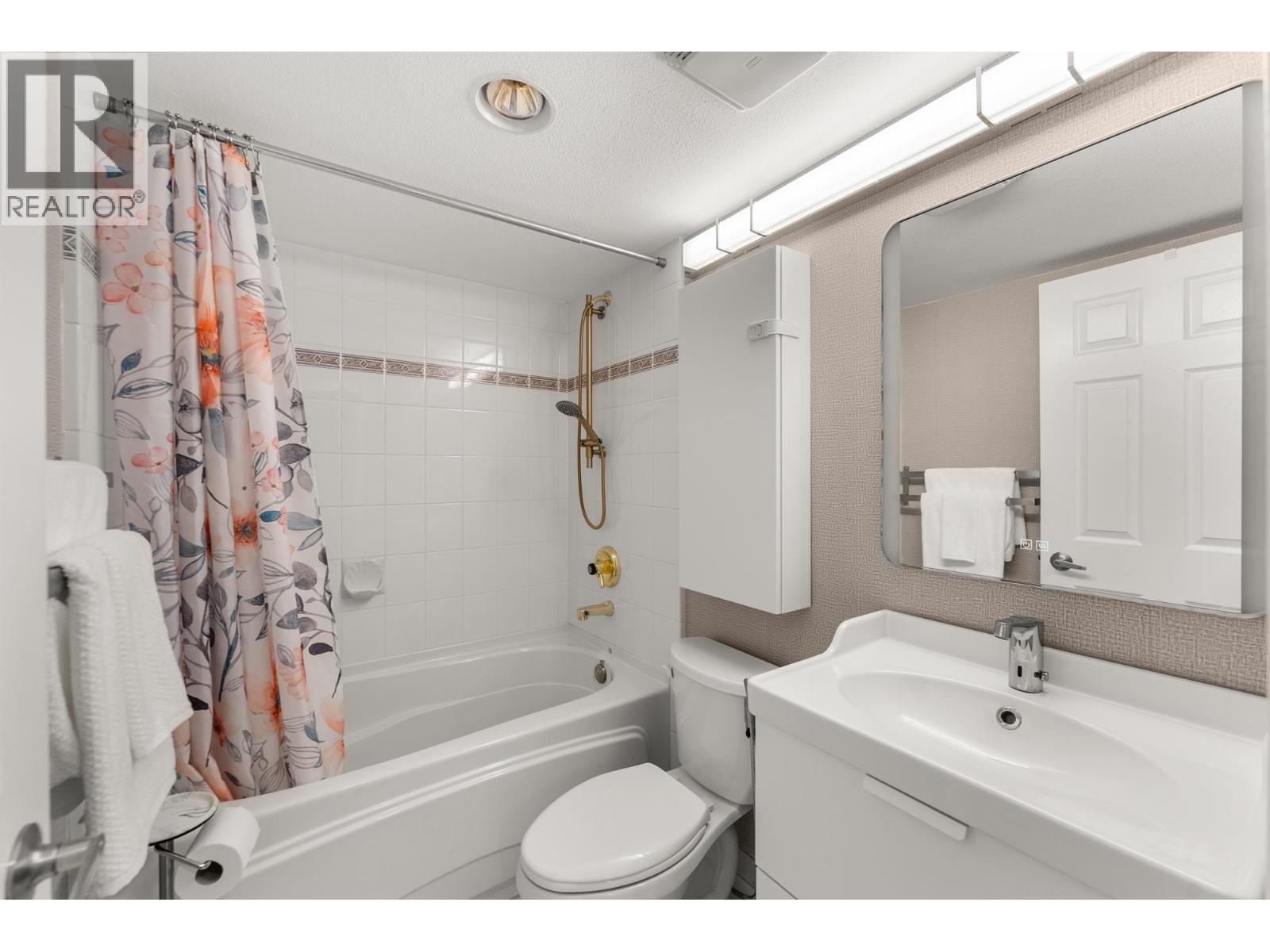 213 1999 SUFFOLK AVENUE, Port Coquitlam