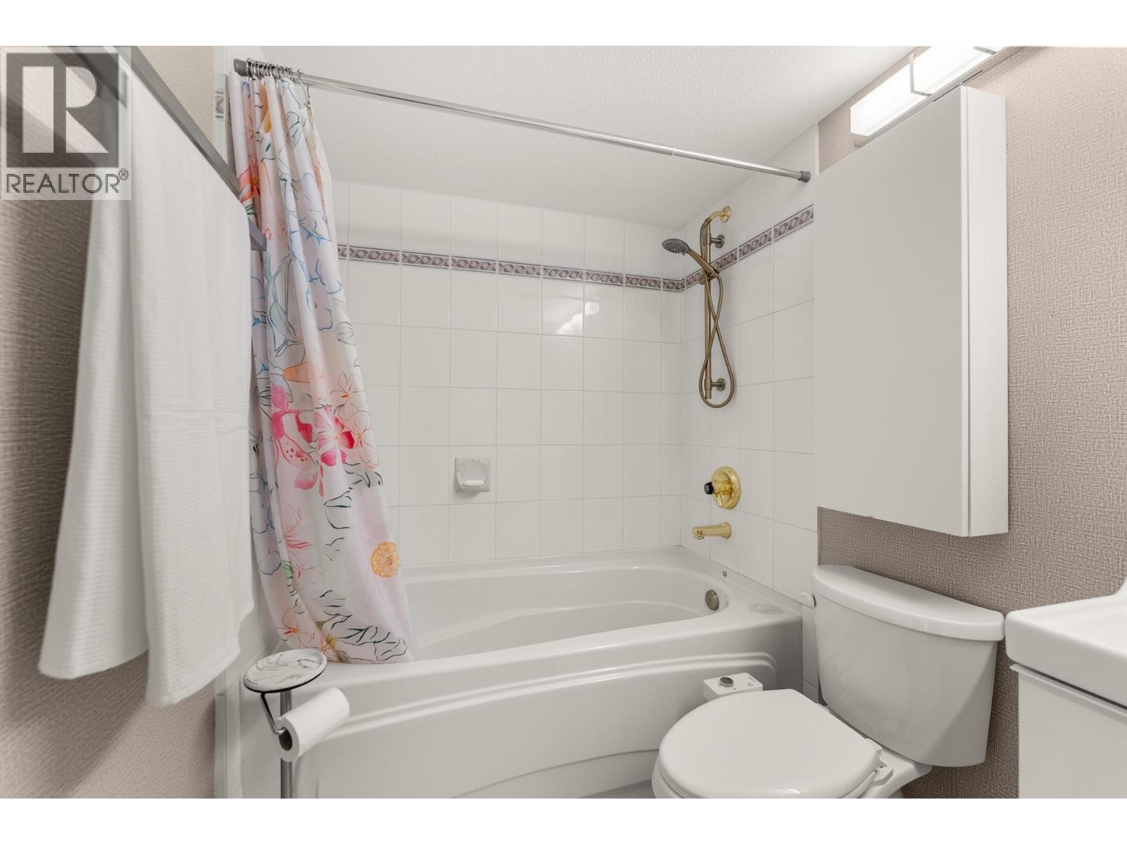 213 1999 SUFFOLK AVENUE, Port Coquitlam