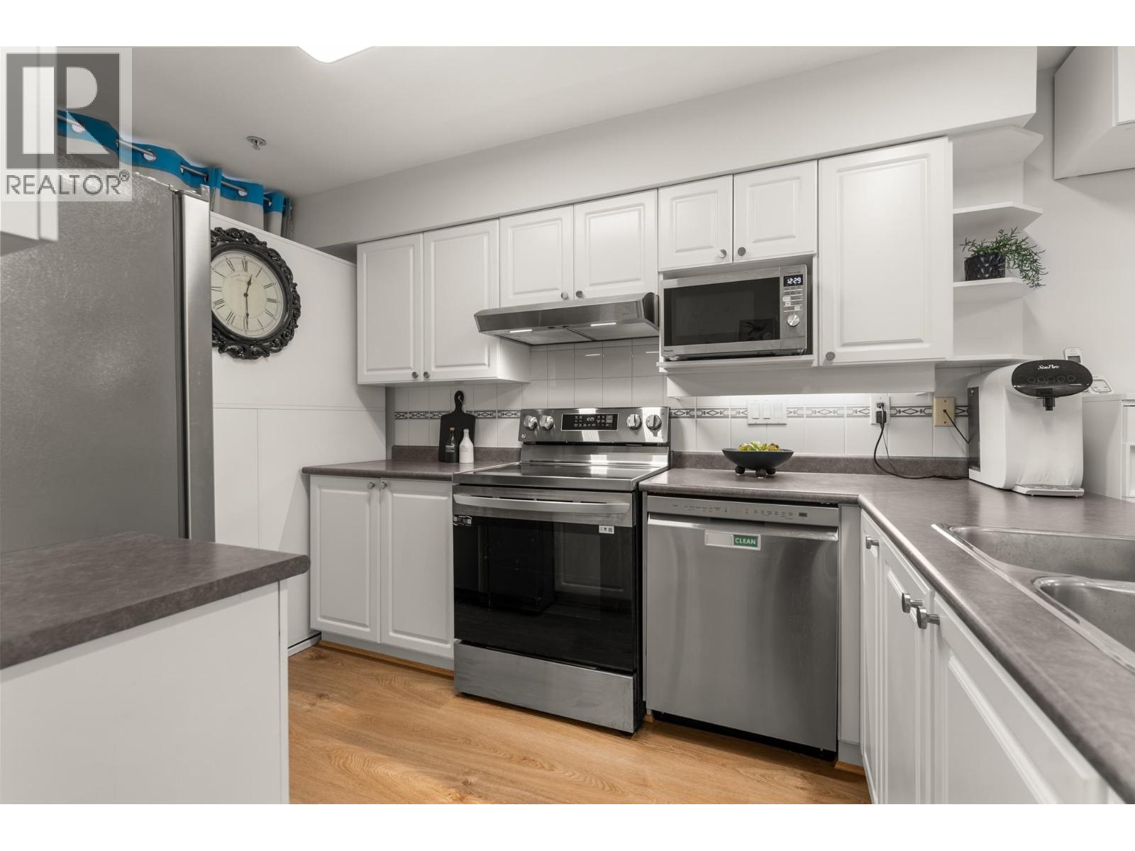 213 1999 SUFFOLK AVENUE, Port Coquitlam
