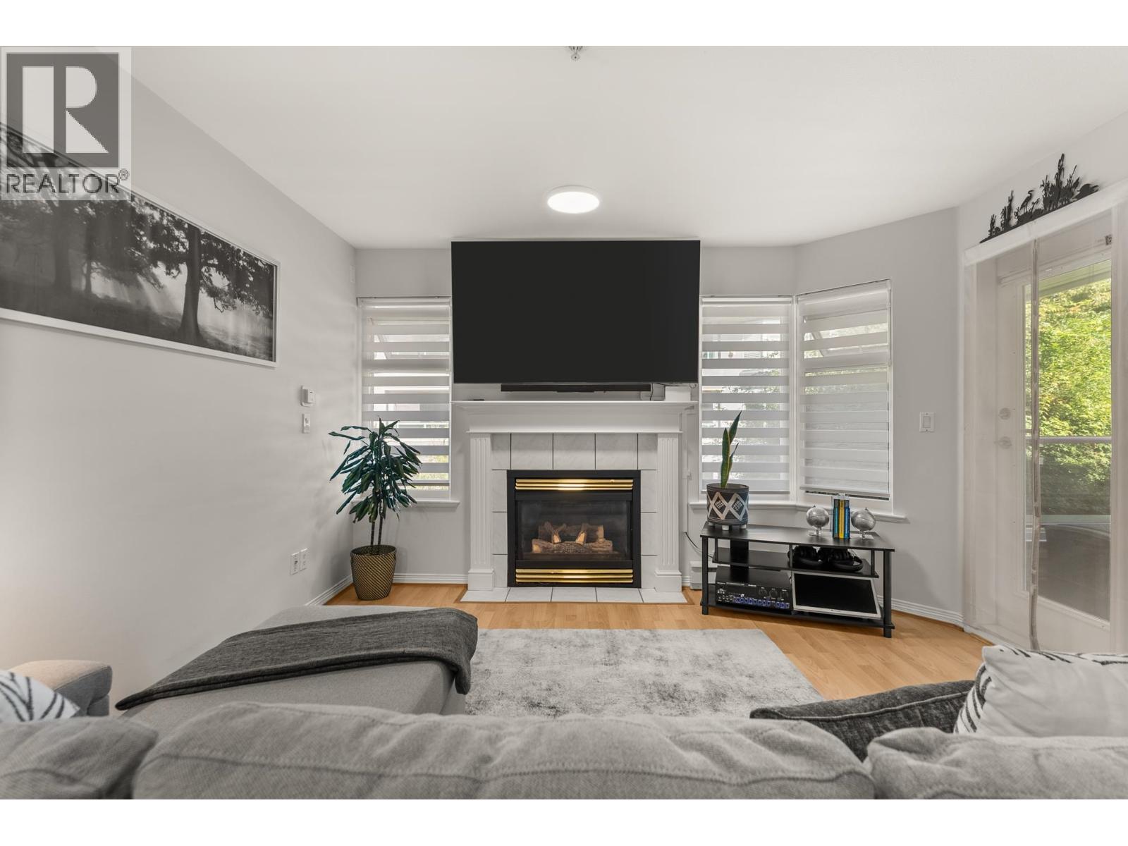 213 1999 SUFFOLK AVENUE, Port Coquitlam