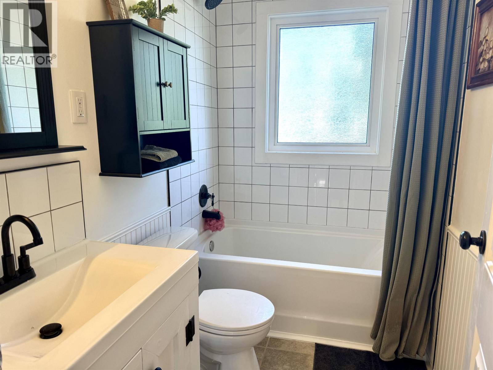 4245 3RD Avenue, Smithers