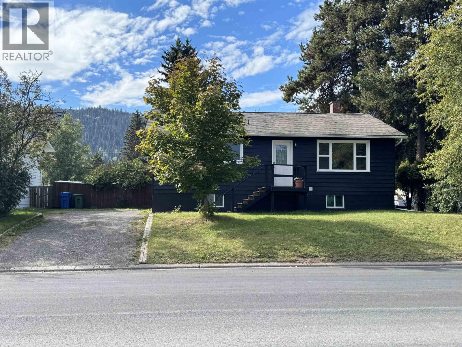 4245 3RD Avenue, Smithers