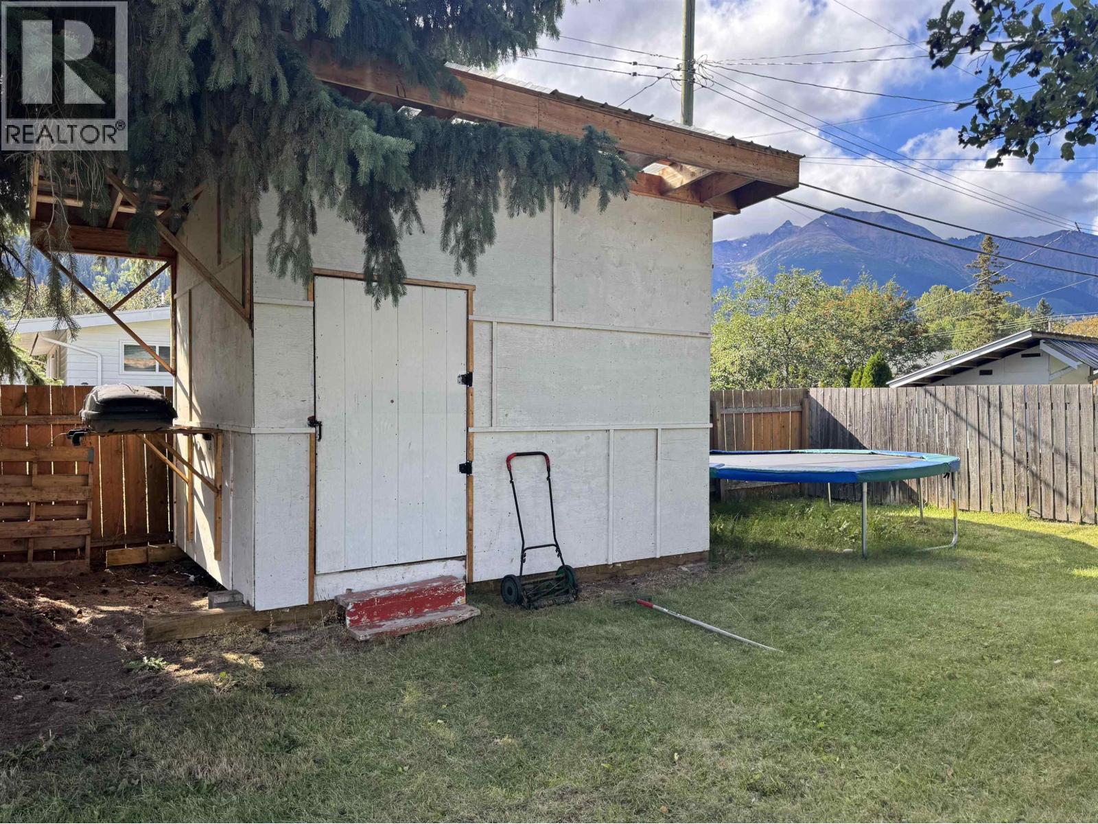 4245 3RD Avenue, Smithers