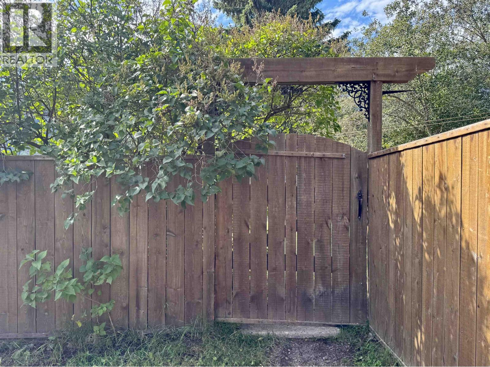 4245 3RD Avenue, Smithers