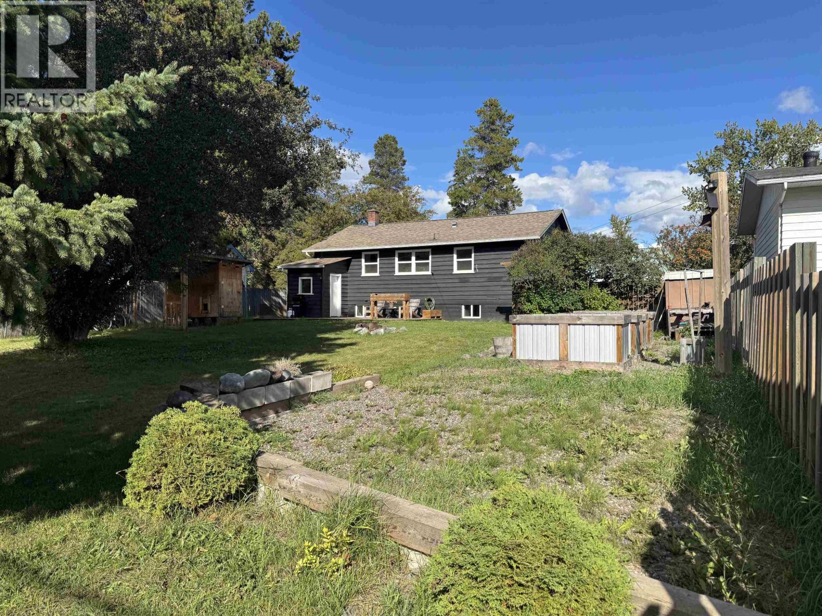 4245 3RD Avenue, Smithers