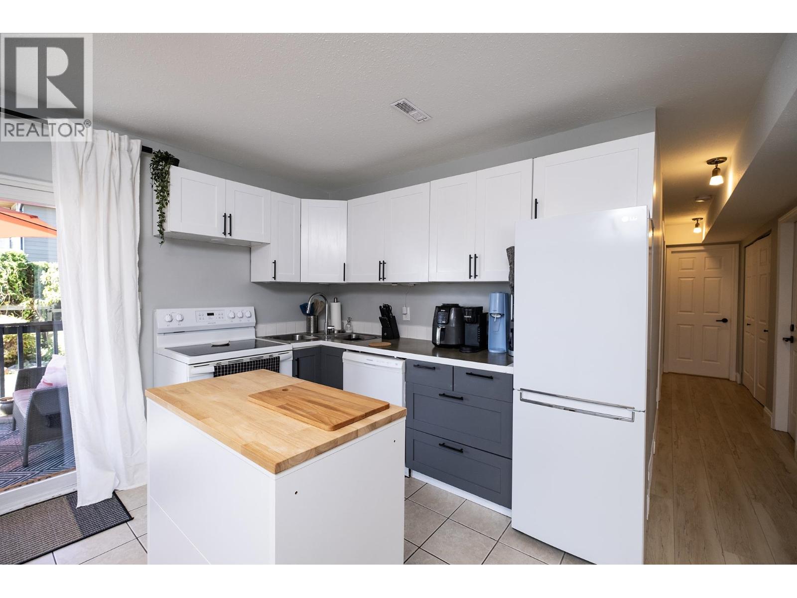 565 WILDWOOD CRESCENT, Gibsons