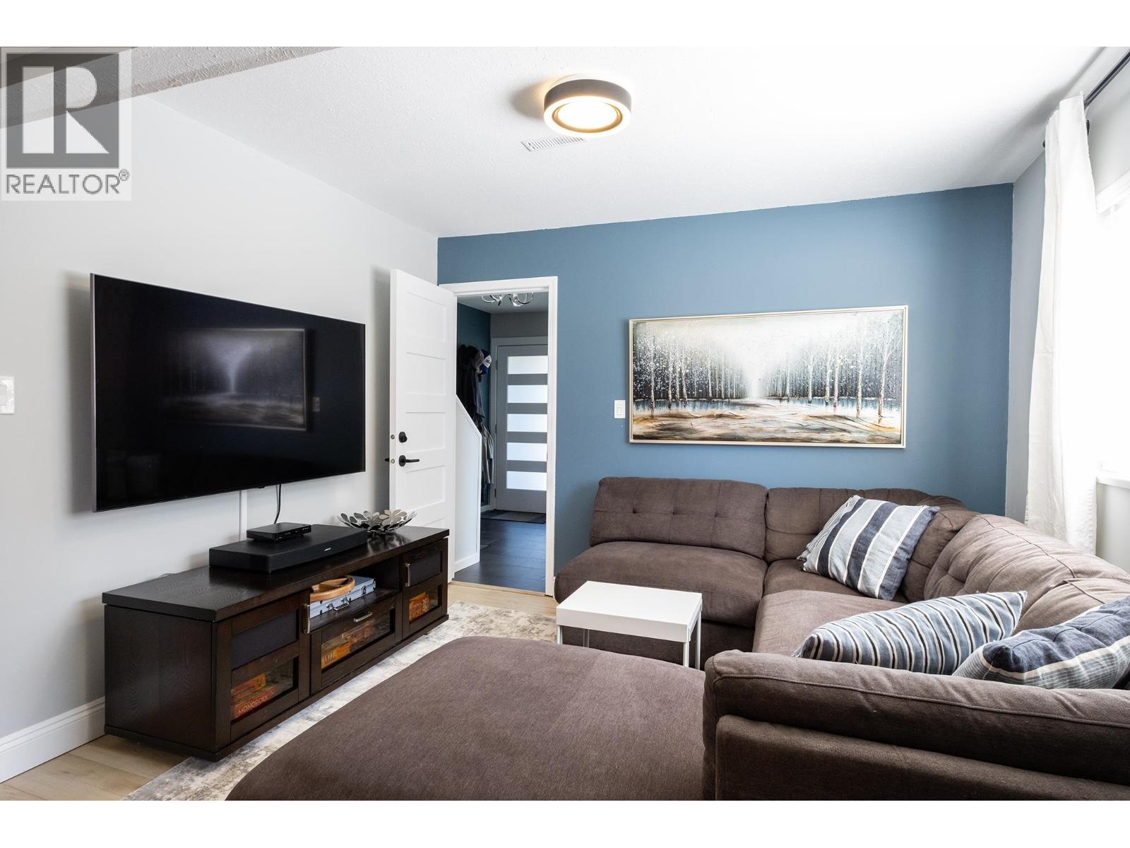 565 WILDWOOD CRESCENT, Gibsons