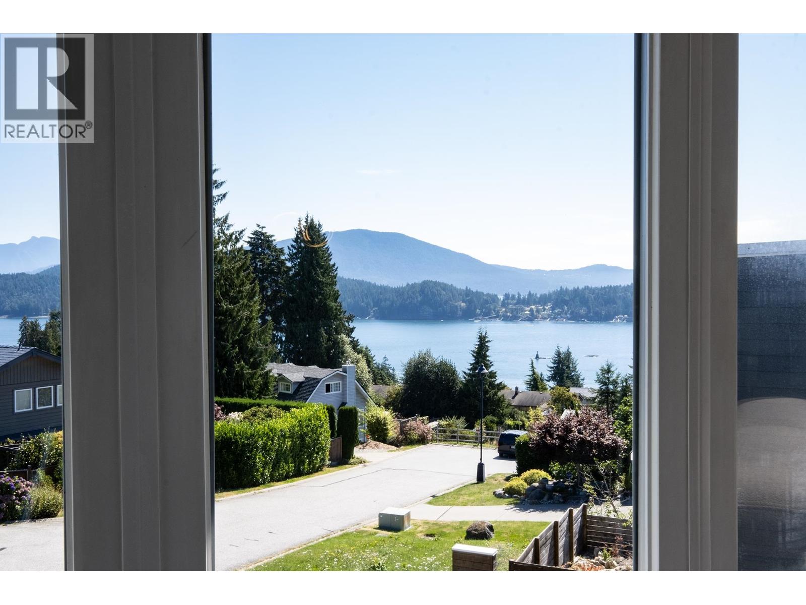 565 WILDWOOD CRESCENT, Gibsons