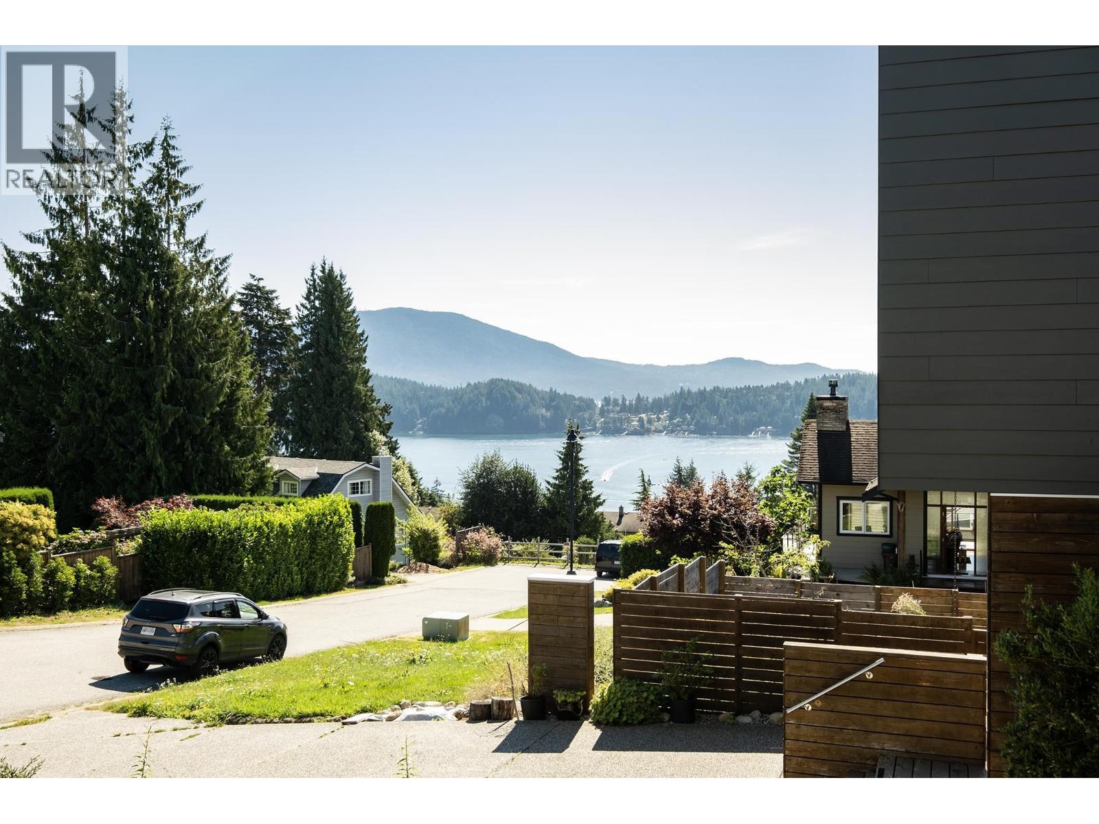 565 WILDWOOD CRESCENT, Gibsons