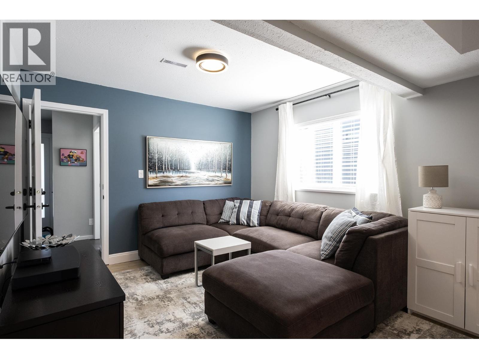 565 WILDWOOD CRESCENT, Gibsons