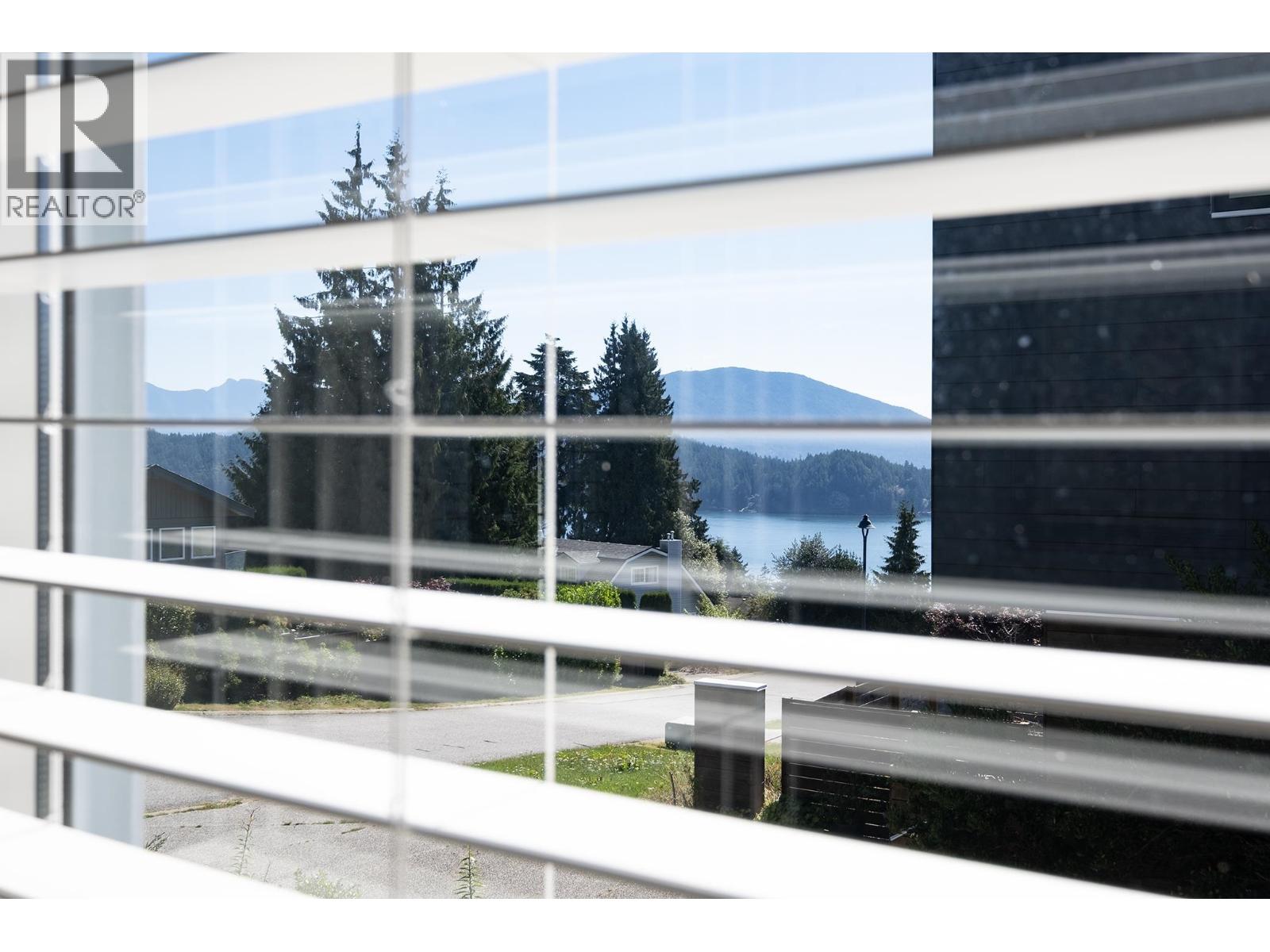565 WILDWOOD CRESCENT, Gibsons
