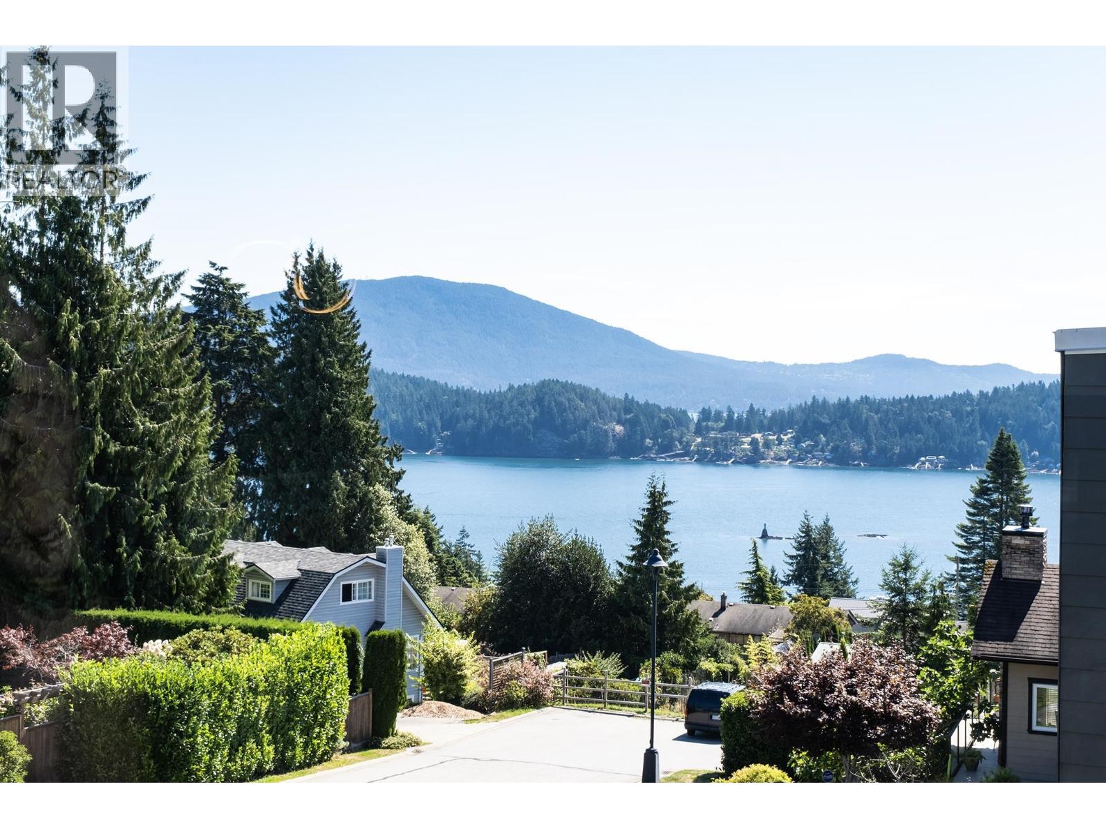 565 WILDWOOD CRESCENT, Gibsons