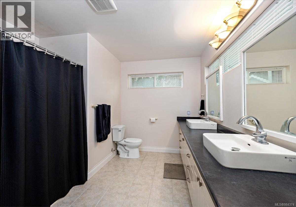 321 Wireless Rd, Comox