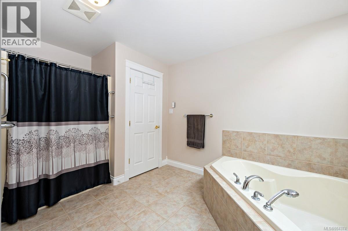 321 Wireless Rd, Comox