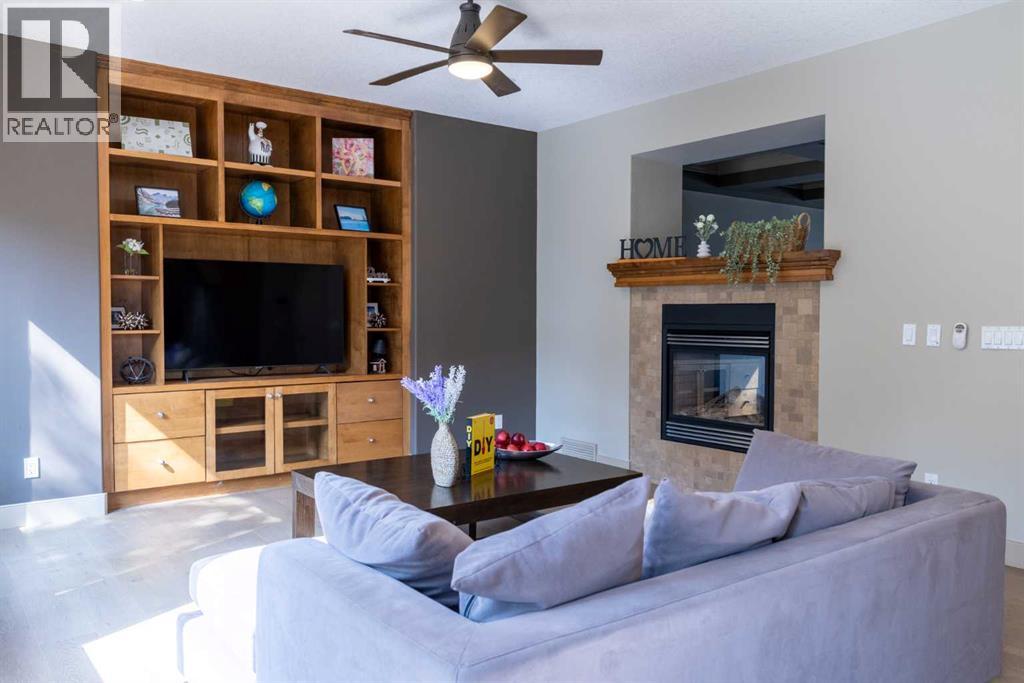 Single Family House for Sale in  Elmont Green SW Springbank Hill Calgary 