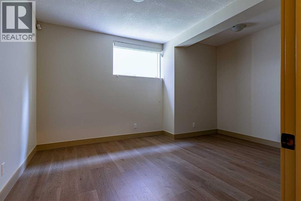 Single Family House for Sale in  Elmont Green SW Springbank Hill Calgary 