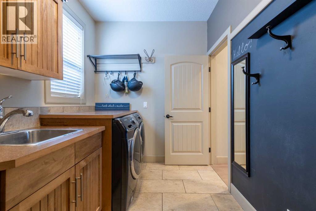 Single Family House for Sale in  Elmont Green SW Springbank Hill Calgary 