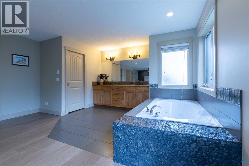 Single Family House for Sale in  Elmont Green SW Springbank Hill Calgary 
