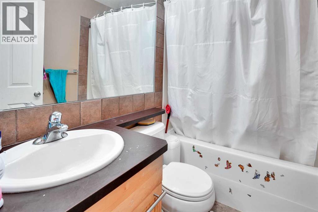 Single Family House for Sale in  Covehaven Terrace NE Coventry Hills Calgary 