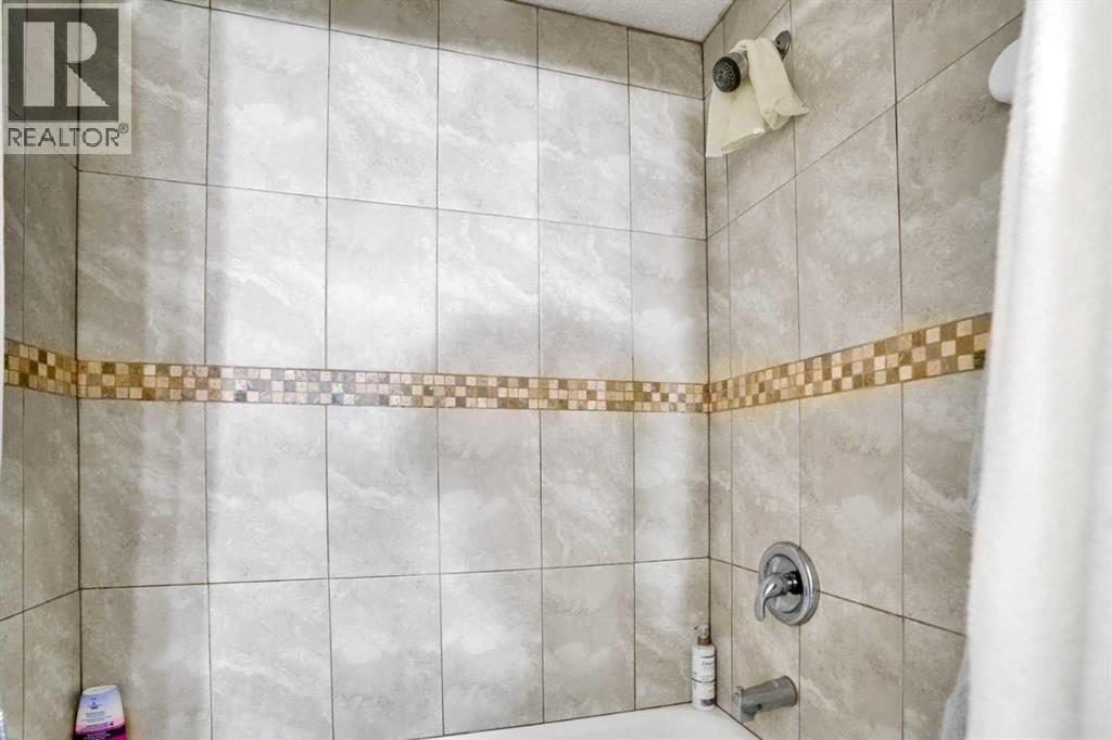 Single Family House for Sale in  Covehaven Terrace NE Coventry Hills Calgary 