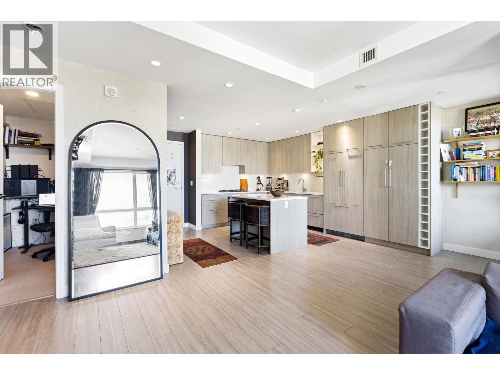 303 707 E 3 STREET, North Vancouver