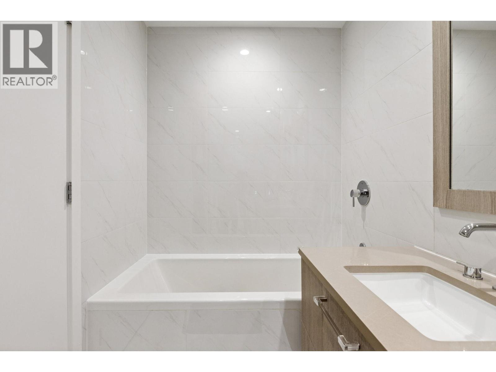 303 707 E 3 STREET, North Vancouver