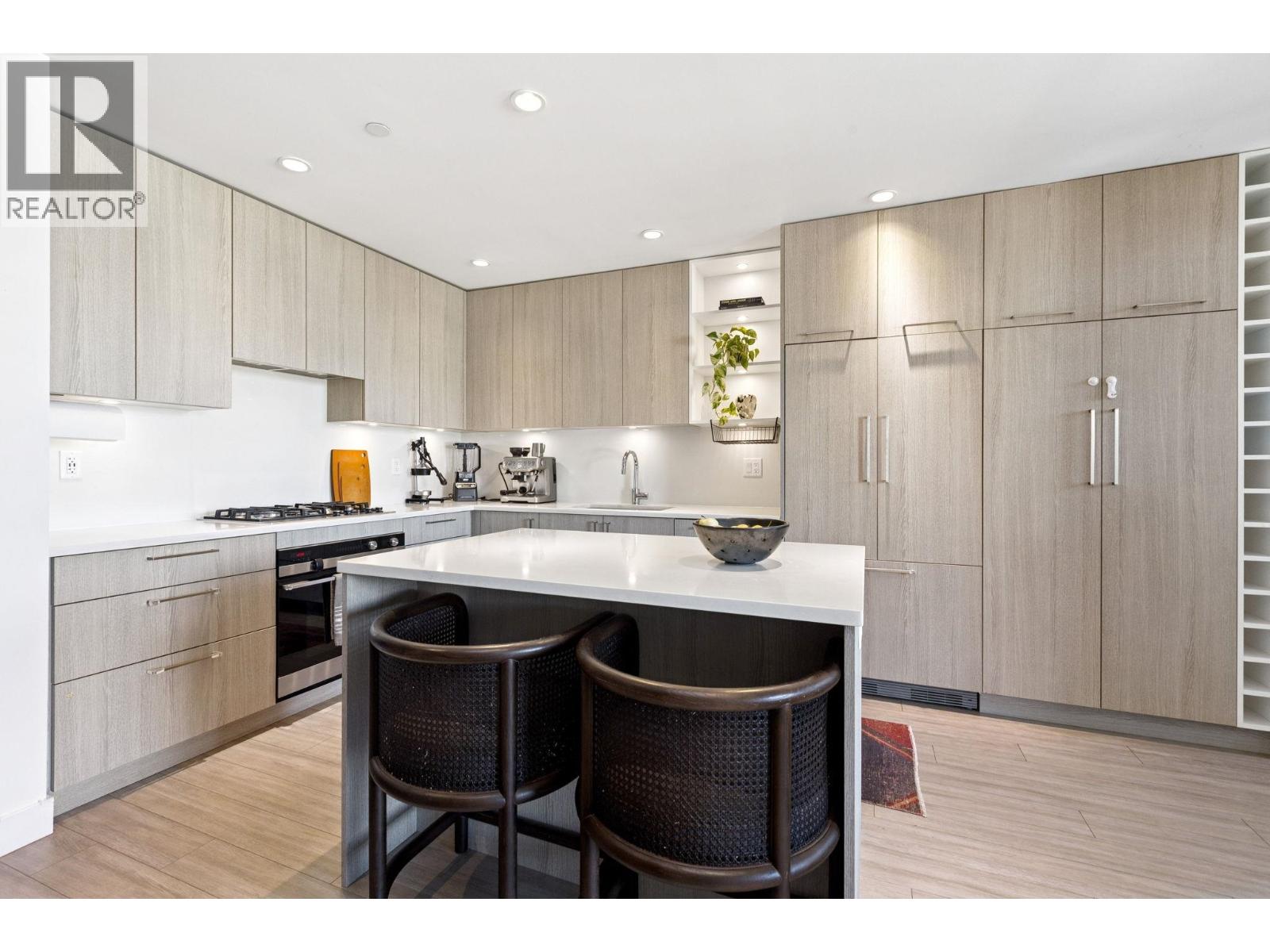 303 707 E 3 STREET, North Vancouver