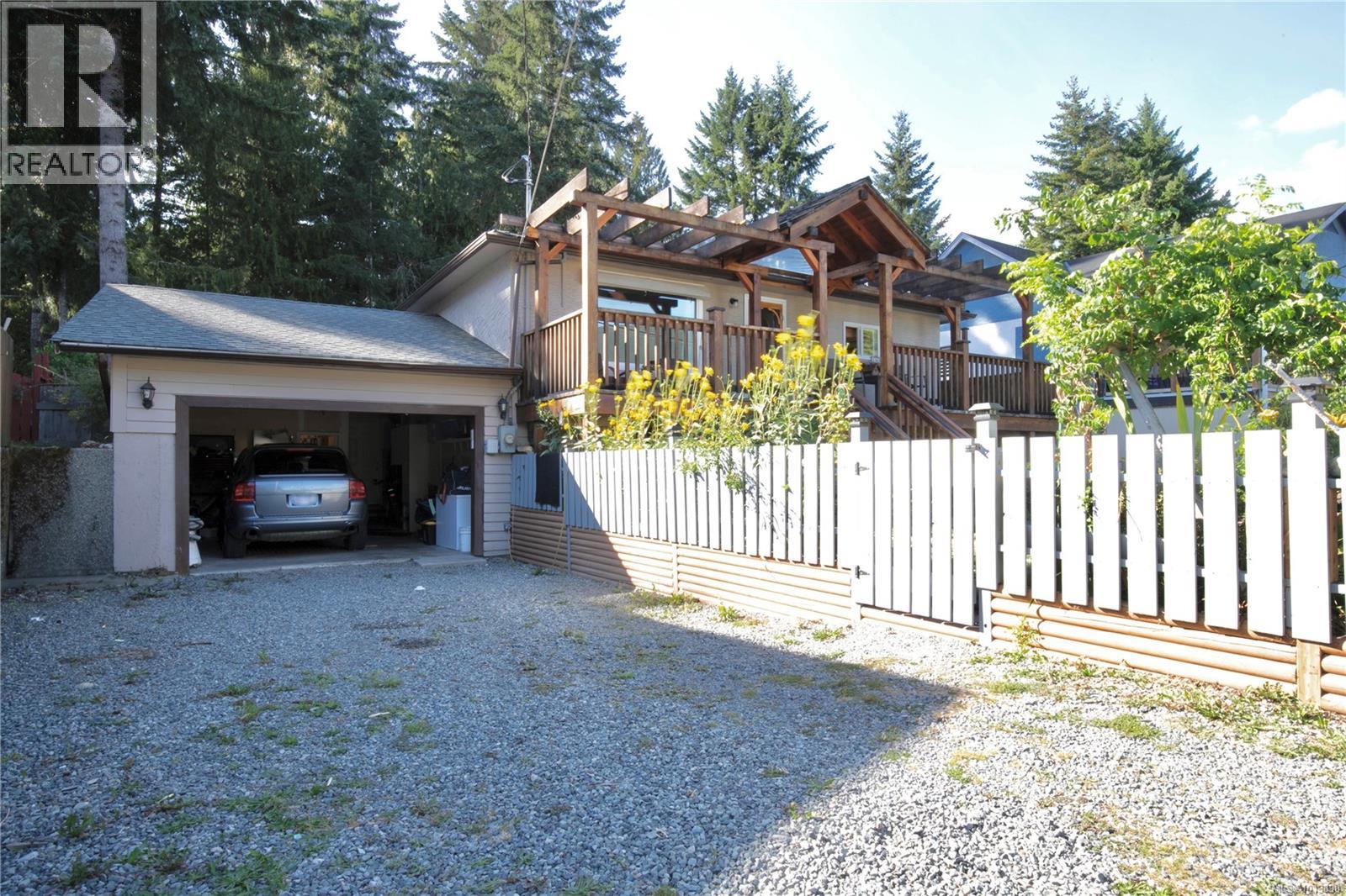 100 Boundary Rd, Lake Cowichan