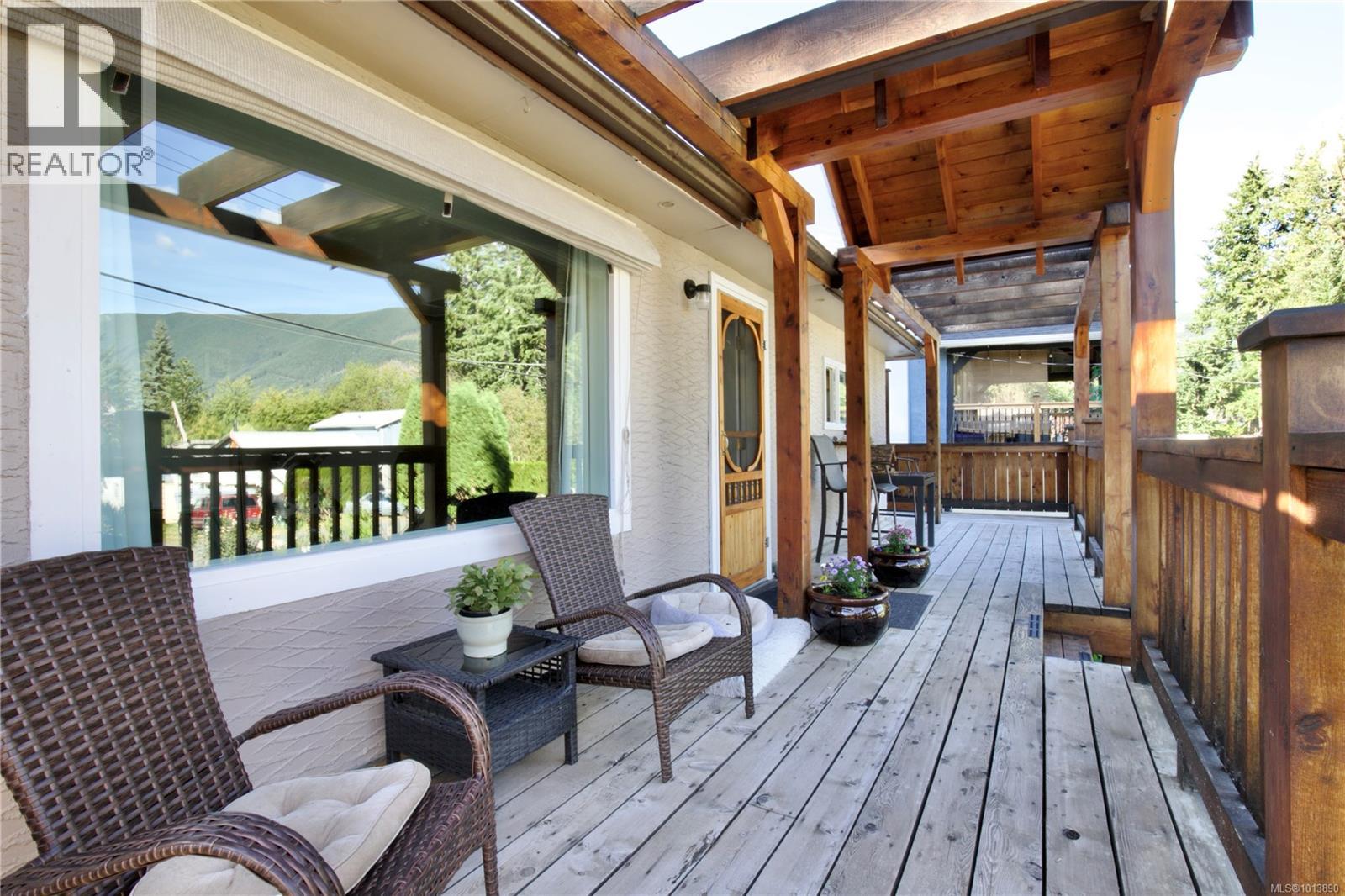 100 Boundary Rd, Lake Cowichan