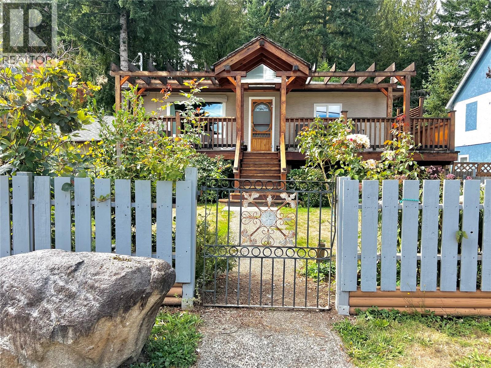 100 Boundary Rd, Lake Cowichan