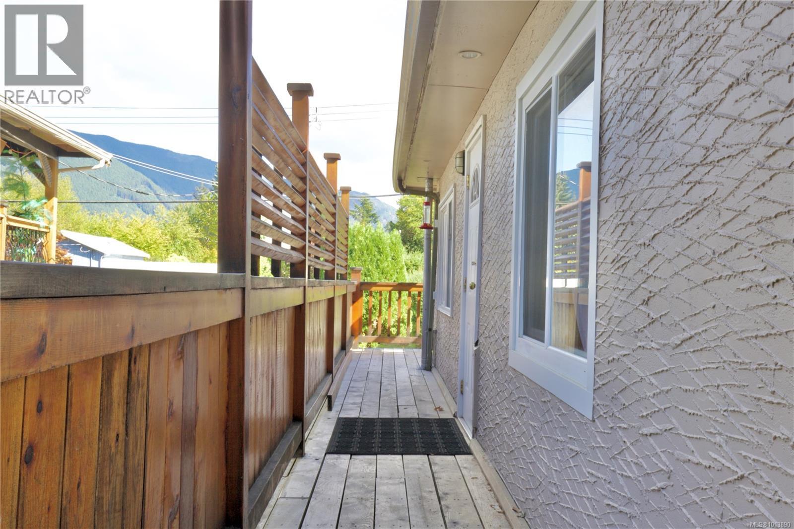 100 Boundary Rd, Lake Cowichan