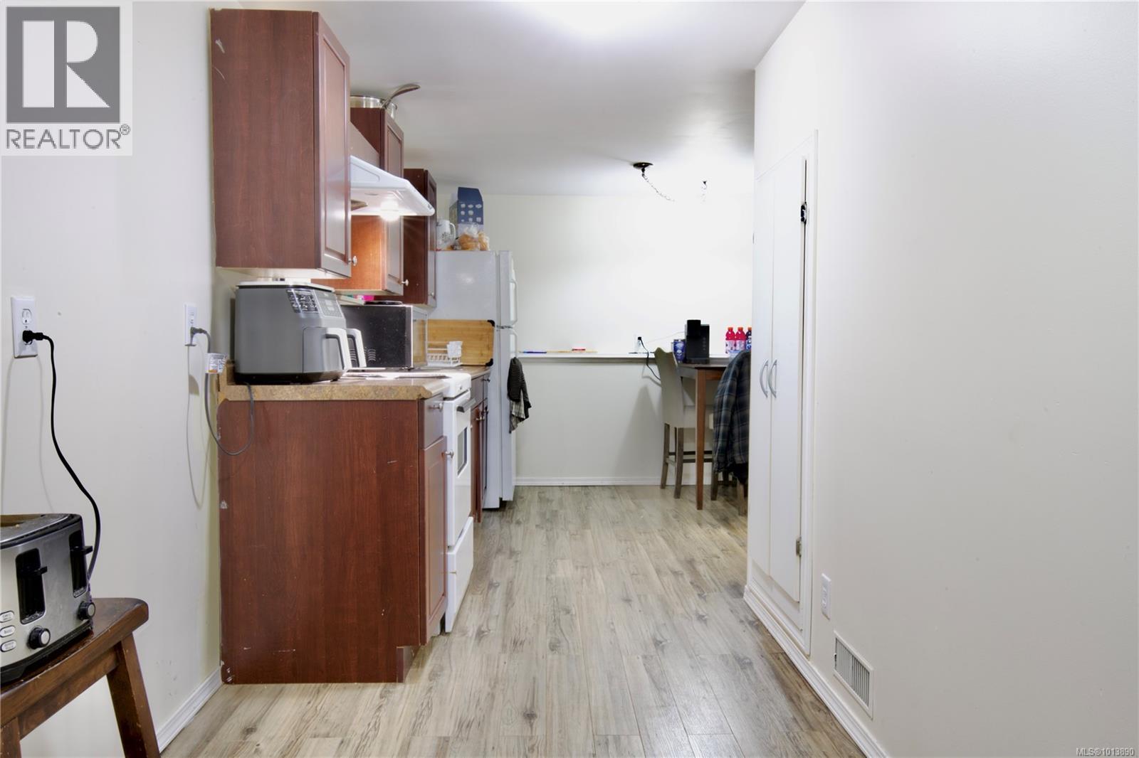 100 Boundary Rd, Lake Cowichan