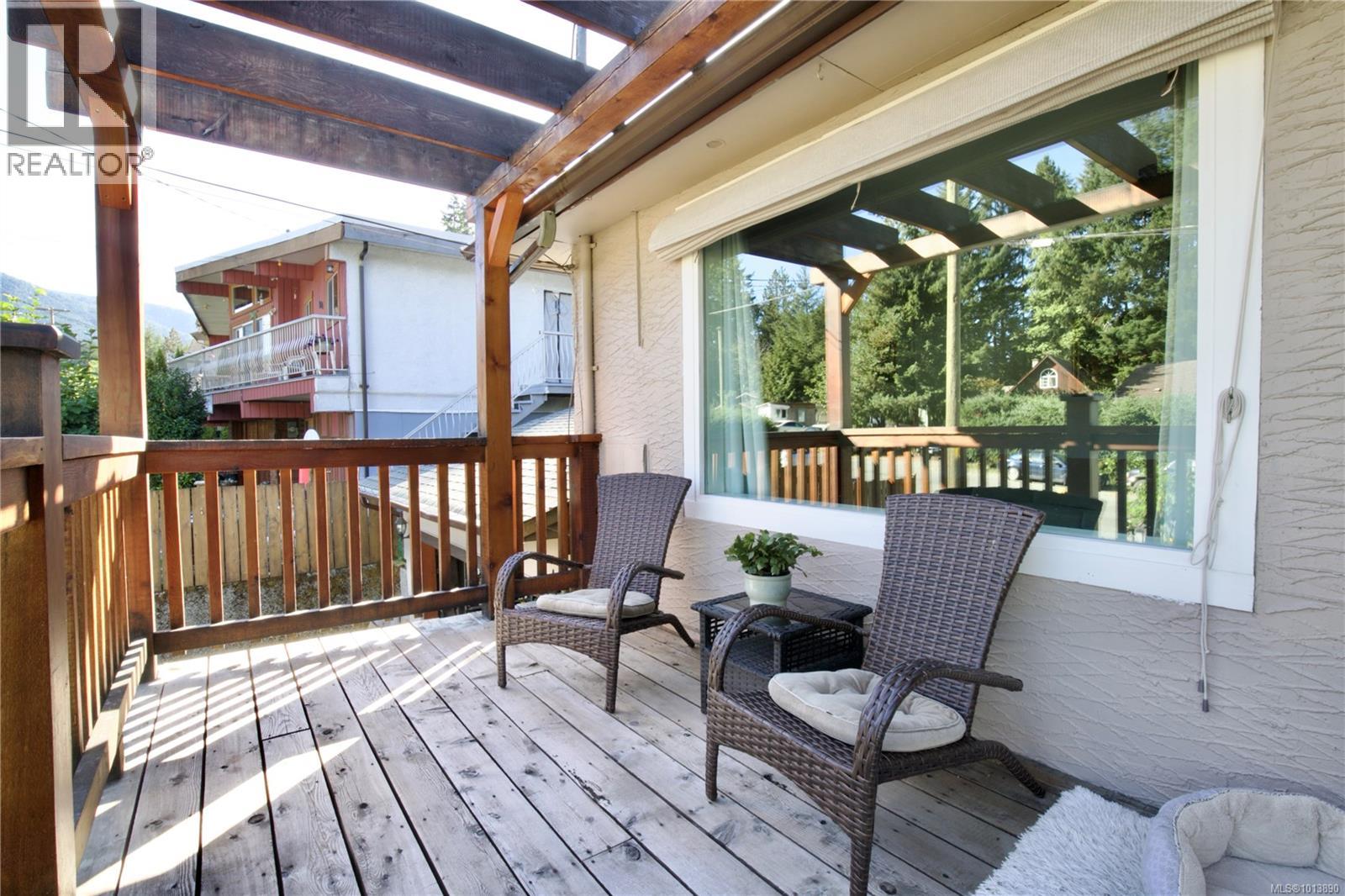 100 Boundary Rd, Lake Cowichan