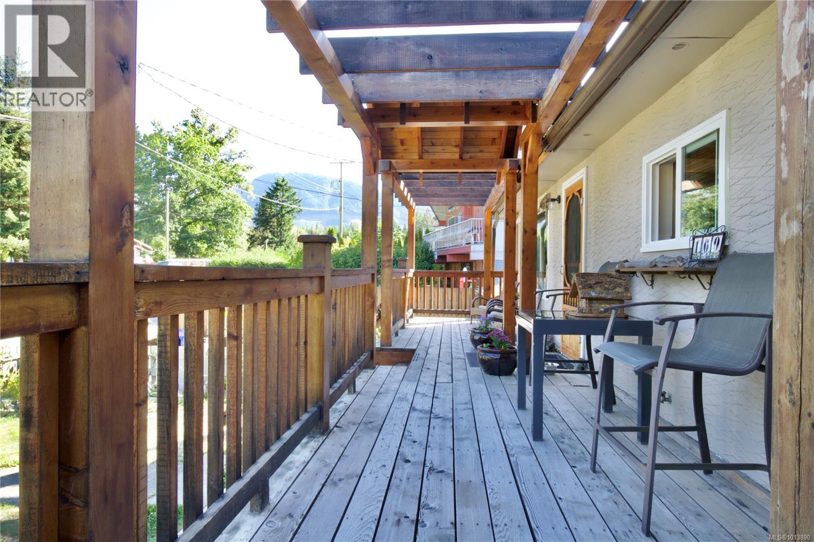 100 Boundary Rd, Lake Cowichan