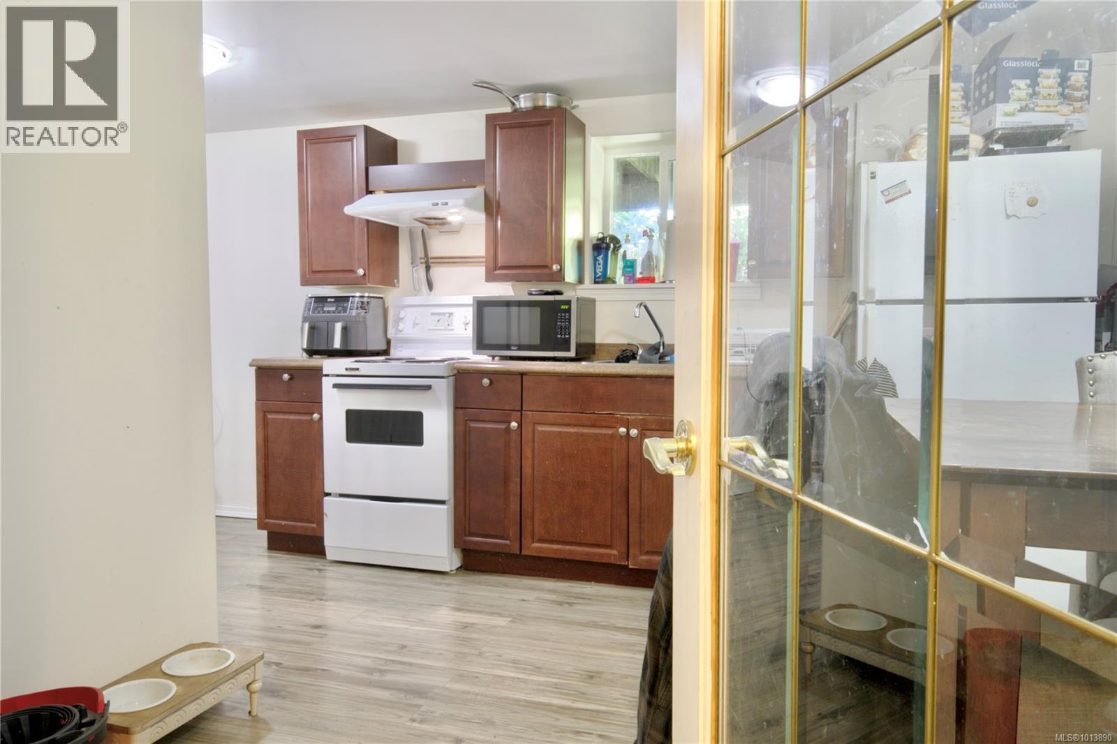 100 Boundary Rd, Lake Cowichan