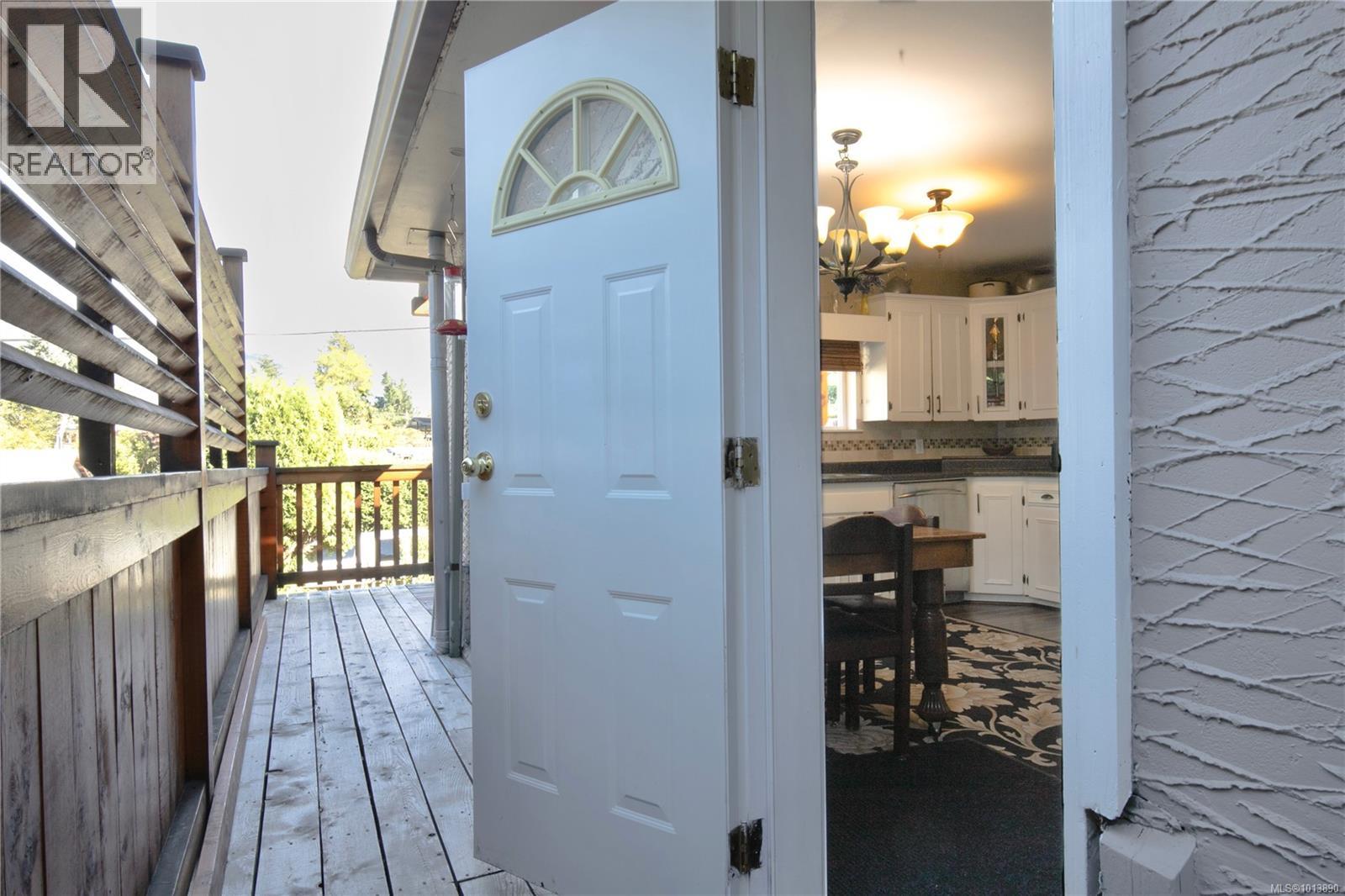 100 Boundary Rd, Lake Cowichan