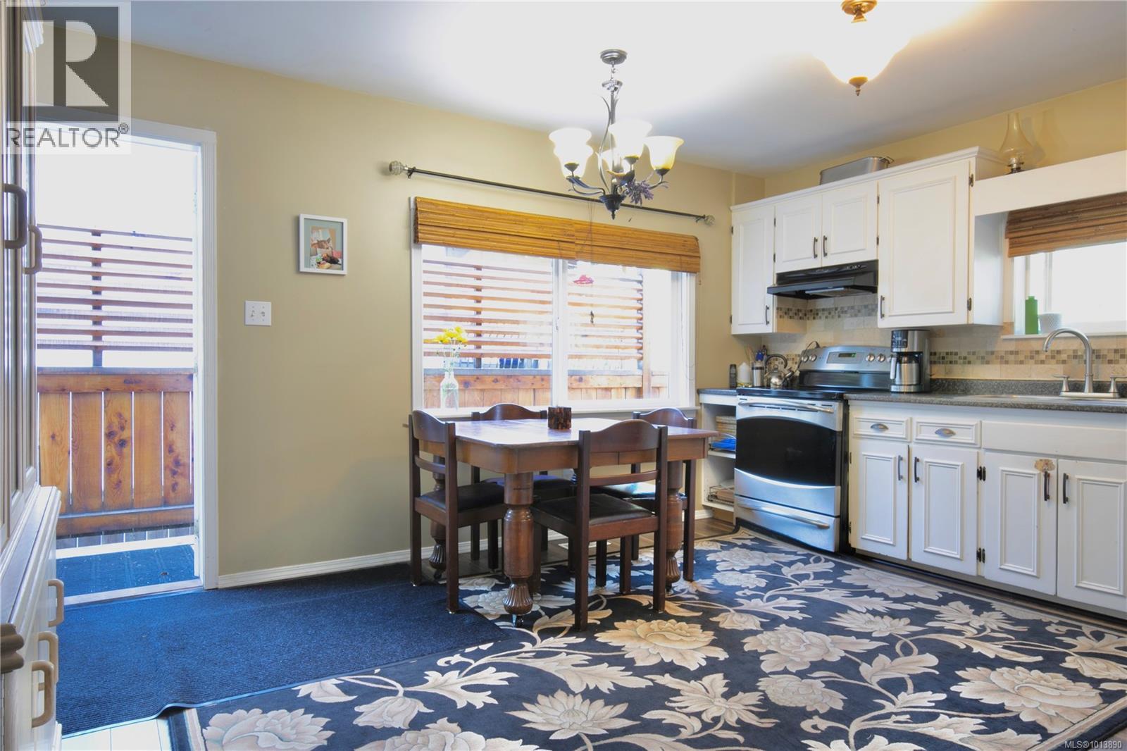 100 Boundary Rd, Lake Cowichan