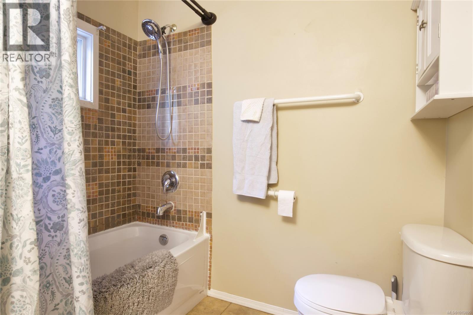 100 Boundary Rd, Lake Cowichan