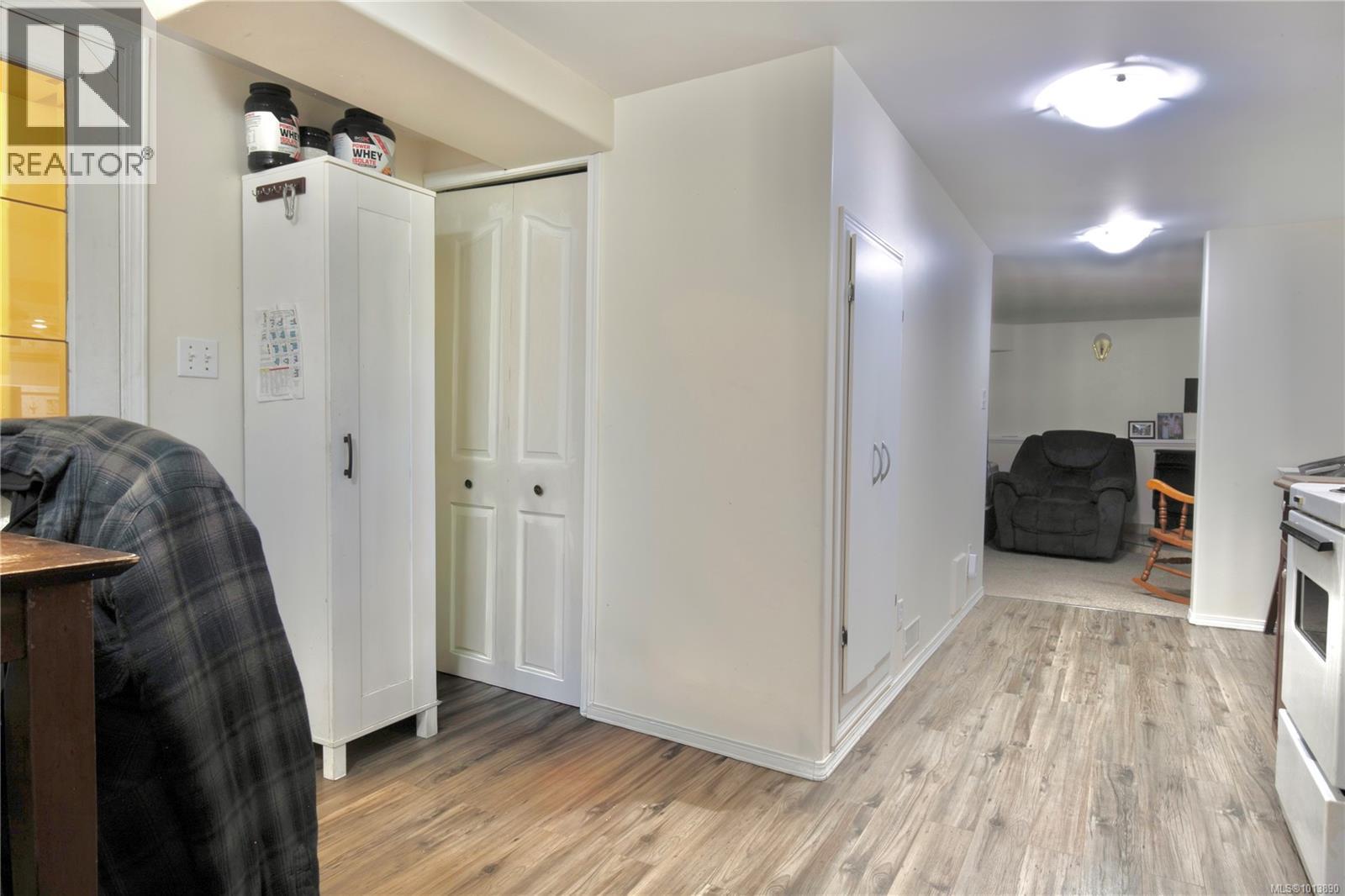100 Boundary Rd, Lake Cowichan