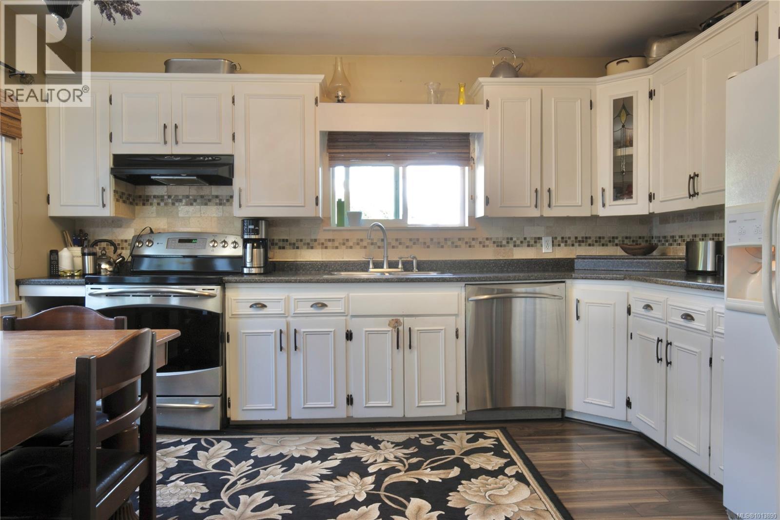 100 Boundary Rd, Lake Cowichan